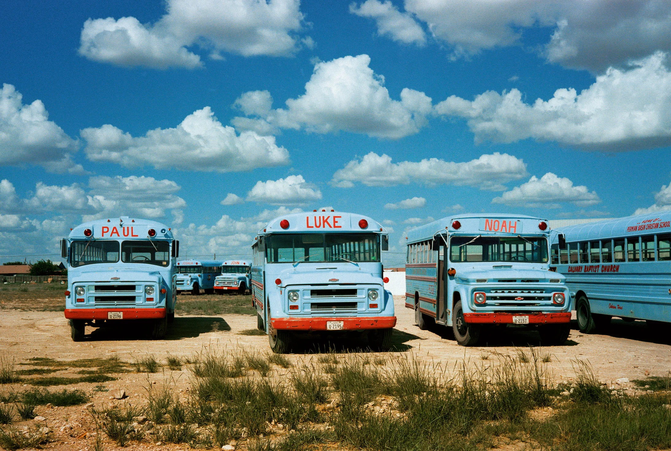 Joshua and John (behind), Odessa, Texas, 1983, aus:  4 Real & True 2, Landschaften. Photopraphien, © Wim Wenders / courtesy Schirmer/Mosel