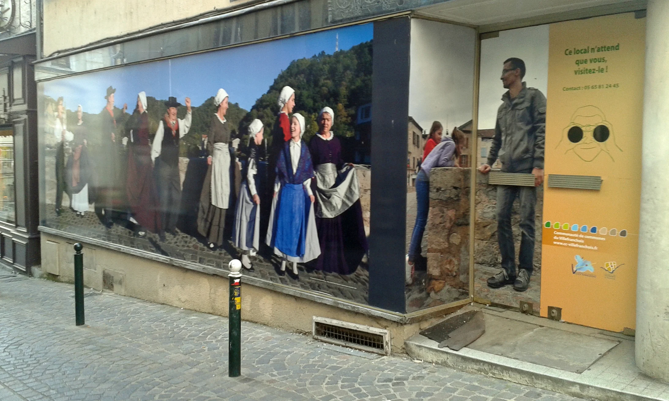 An Stelle von Auslagen in den Schaufenstern nur noch grossformatige Fotos