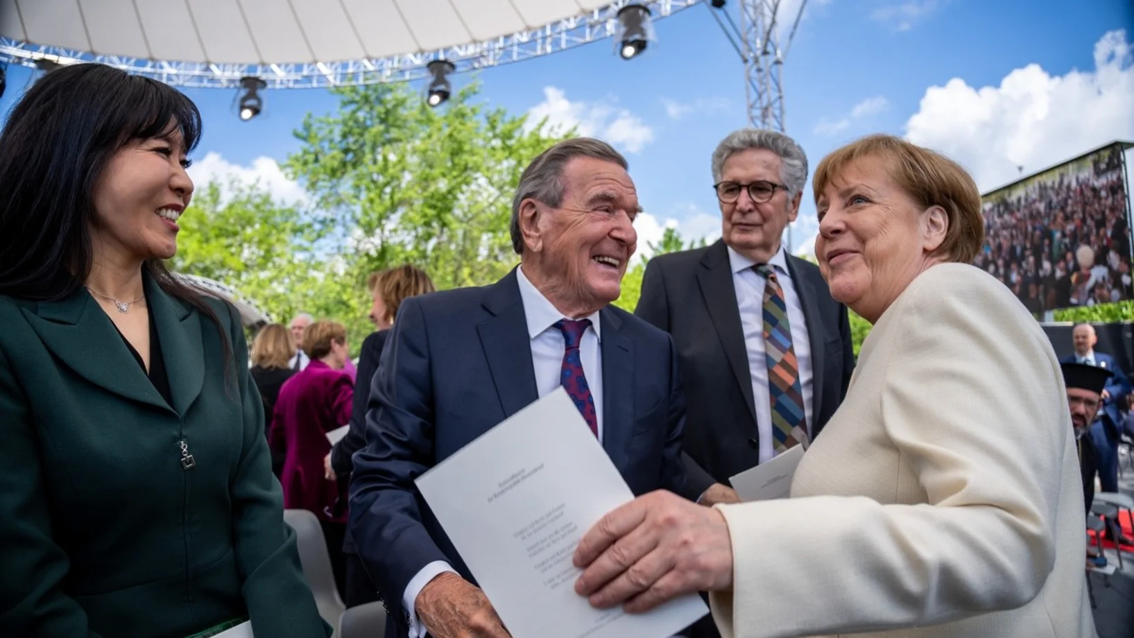 Altkanzler Schröder, Merkel