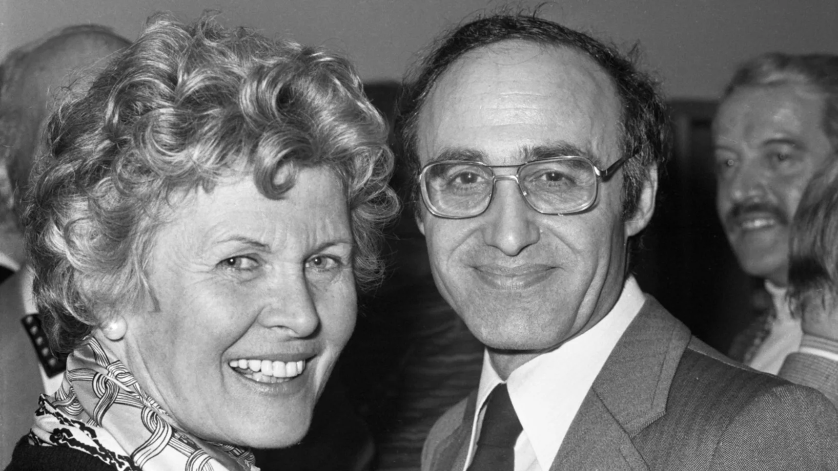 Nicolas Gessner und Anne-Marie Blanc am 4. Februar 1977 im Zürcher Kino ABC bei der Première des Films „Das Mädchen am Ende der Strasse“. (Foto: Keystone/Photopress-Archiv/Str)  