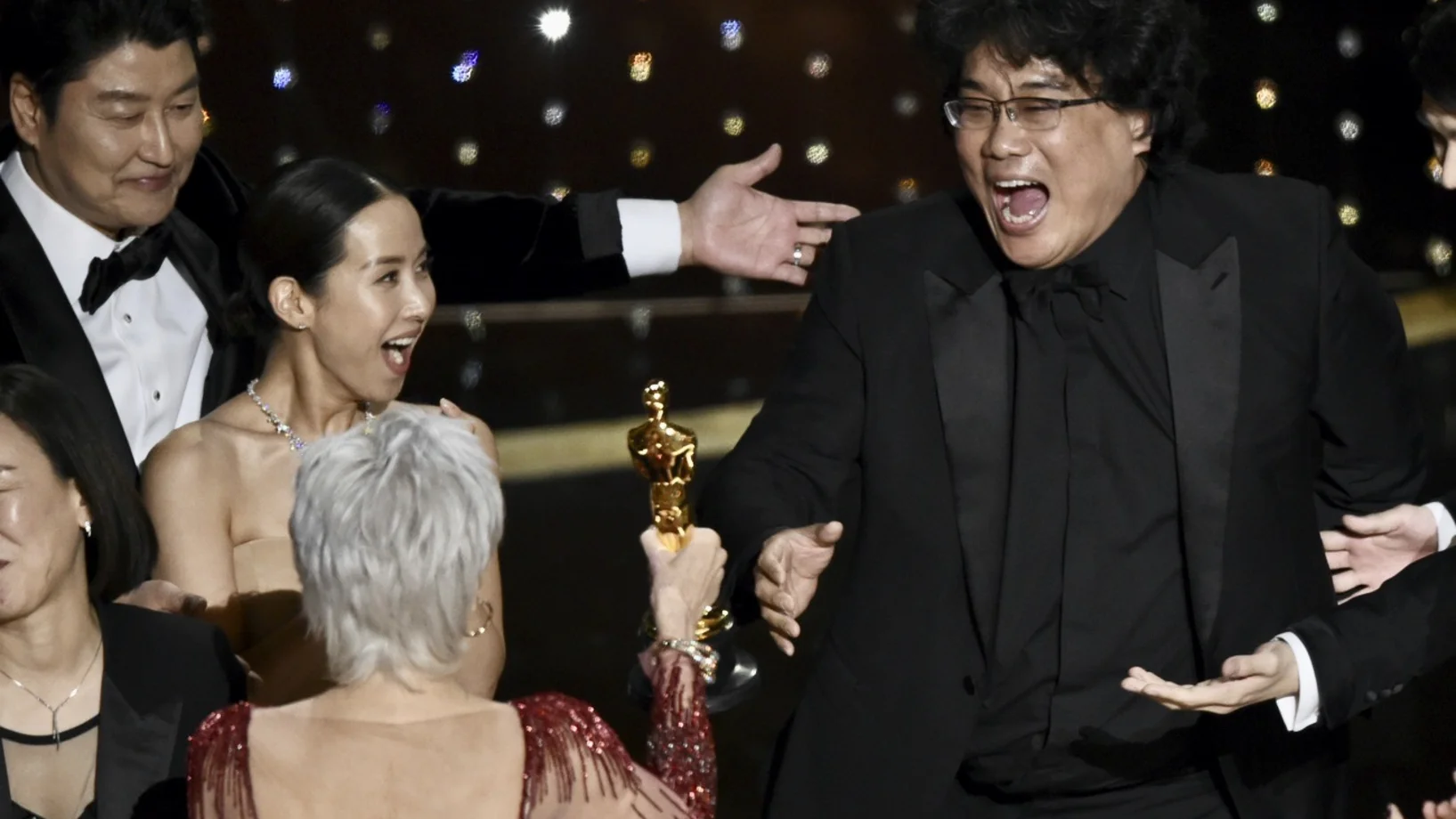 Der Regisseur Bong Joon Ho (rechts) und die Schauspielerin Kwak Sin Ae. (Foto: Keystone/AP/Chris Pizzello)


